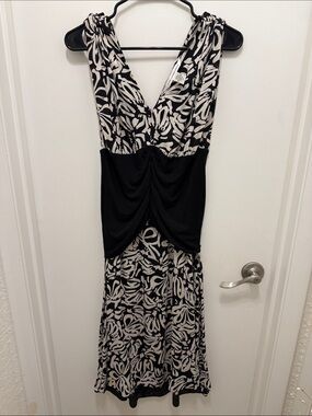 Rare Diane von Furstenberg Austin Dress Silk Black Ivory Abstract Print Ruched